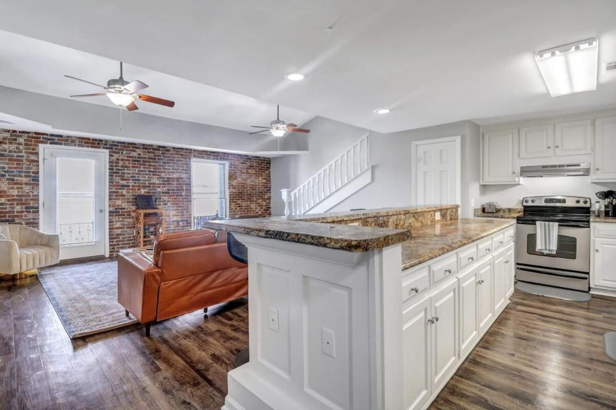Apartament Eagle'S Landing Loft-Downtown Above Bull & Barrel Statesboro Zewnętrze zdjęcie